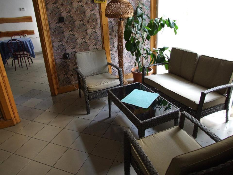 Hotel Diána Pécs Exterior foto